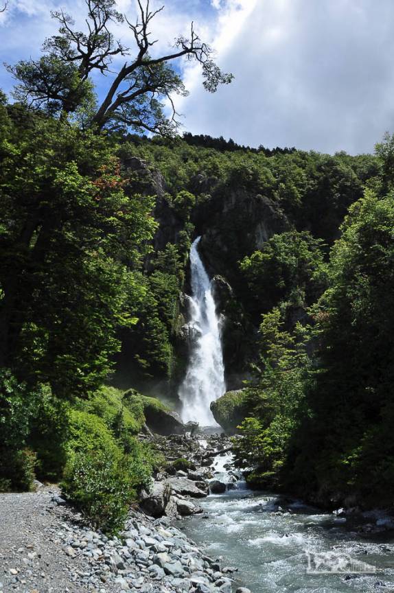 Mais uma das cachoeiras presentes no Valle Los Exploradores, perto da Carretera Austral, região de Puerto Rio Tranquilo, no sul do Chile